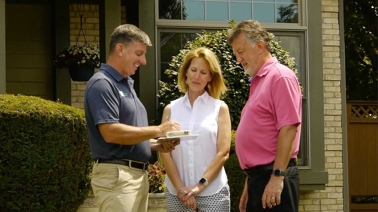 Tom Grunkemeyer with customers